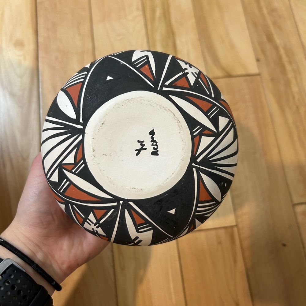 Acoma pottery piece - Picture 4 of 7